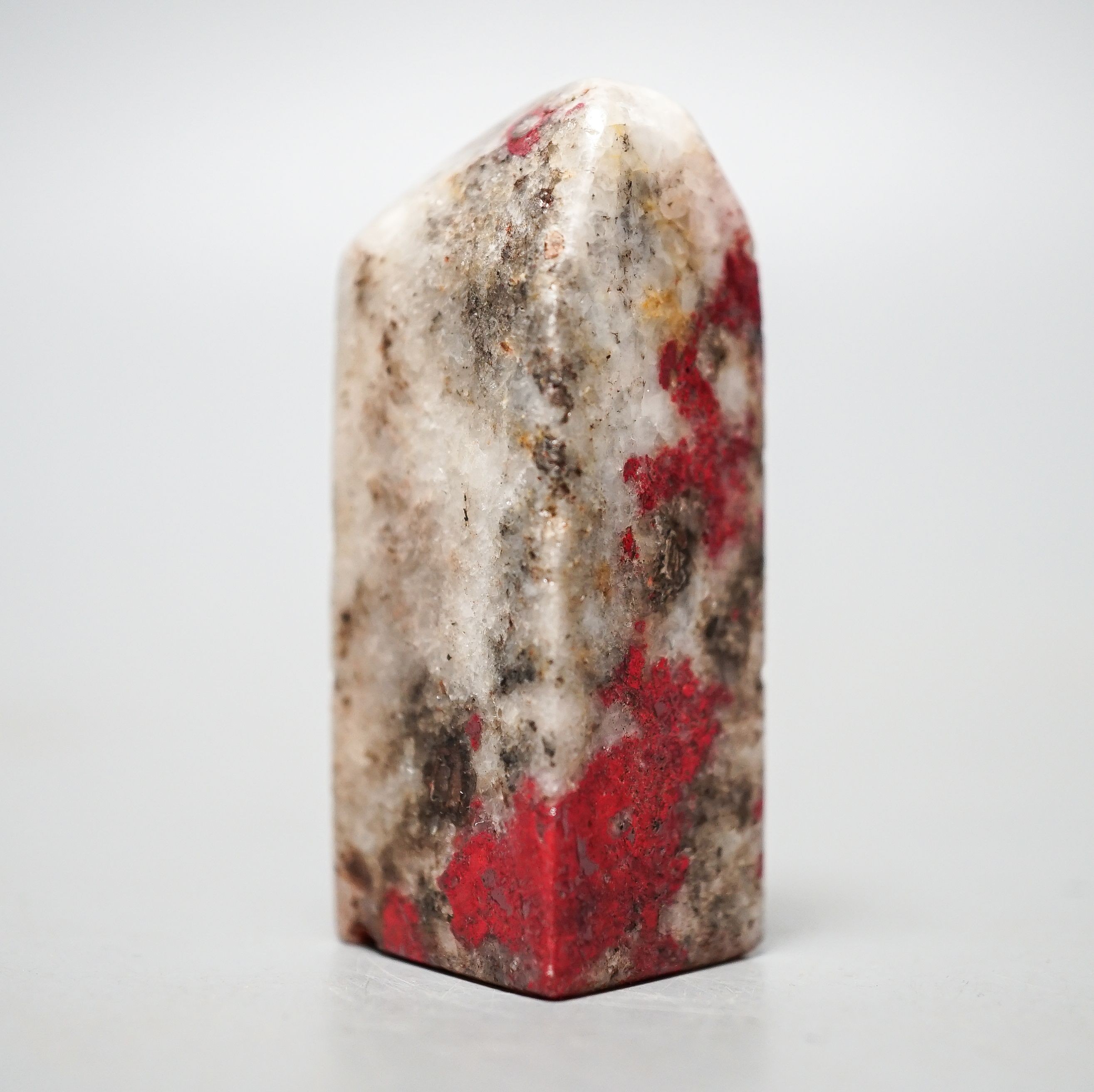 A Chinese chicken's blood soapstone seal, early 20th century 5.5cm